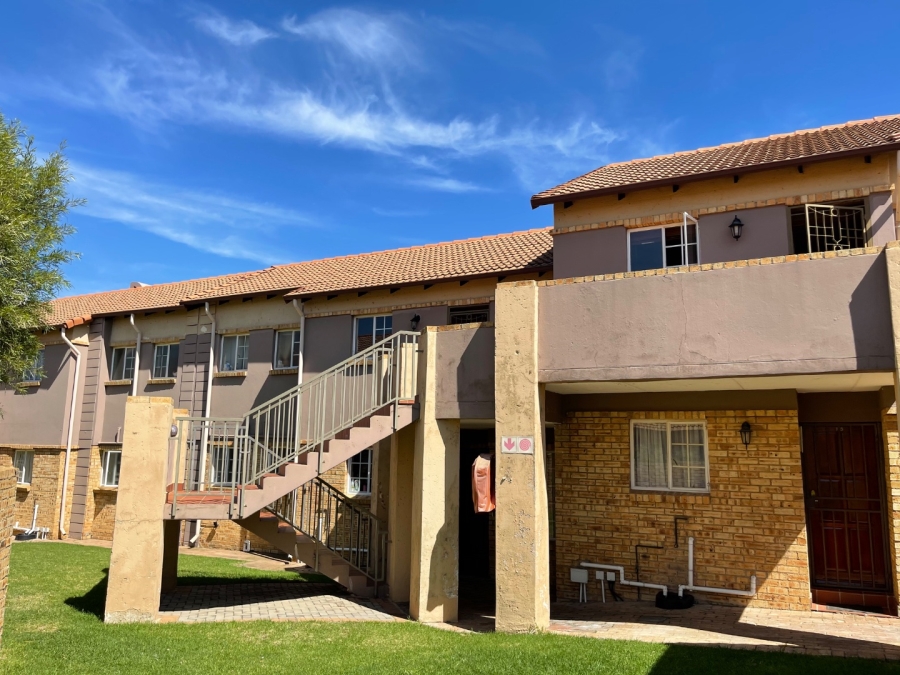 To Let 2 Bedroom Property for Rent in Noordwyk Gauteng