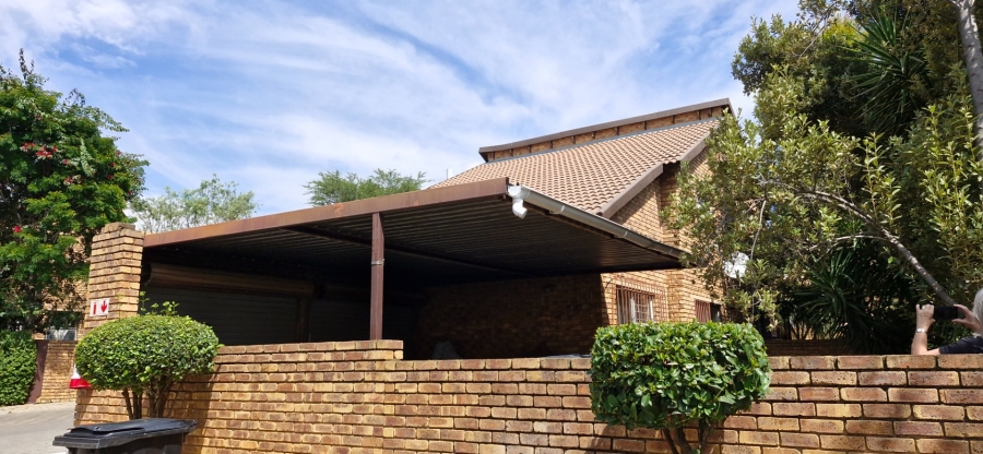 3 Bedroom Property for Sale in Wilgeheuwel Gauteng