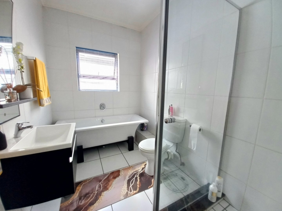 2 Bedroom Property for Sale in Modderfontein Gauteng