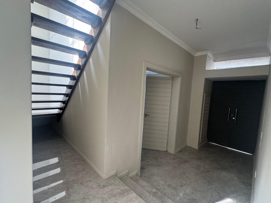 To Let 5 Bedroom Property for Rent in Hyde Park Gauteng