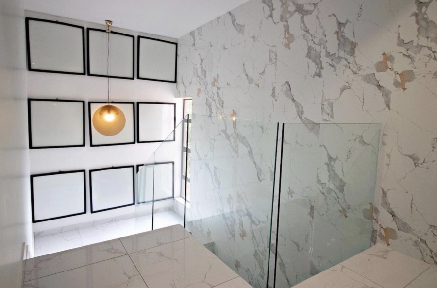 To Let 5 Bedroom Property for Rent in Hurlingham Gardens Gauteng