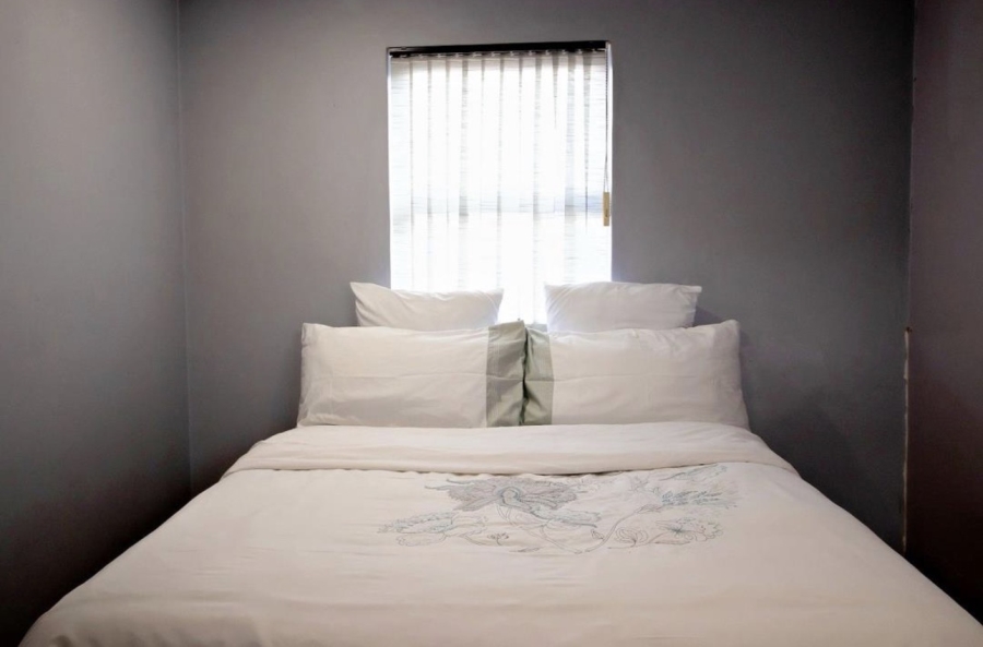 To Let 5 Bedroom Property for Rent in Hurlingham Gardens Gauteng