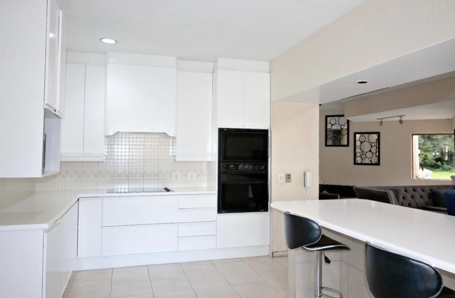 To Let 5 Bedroom Property for Rent in Hurlingham Gardens Gauteng