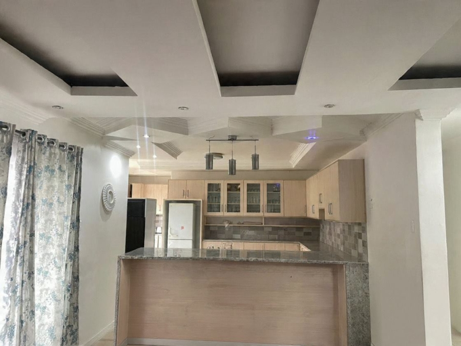 5 Bedroom Property for Sale in Karenpark Gauteng