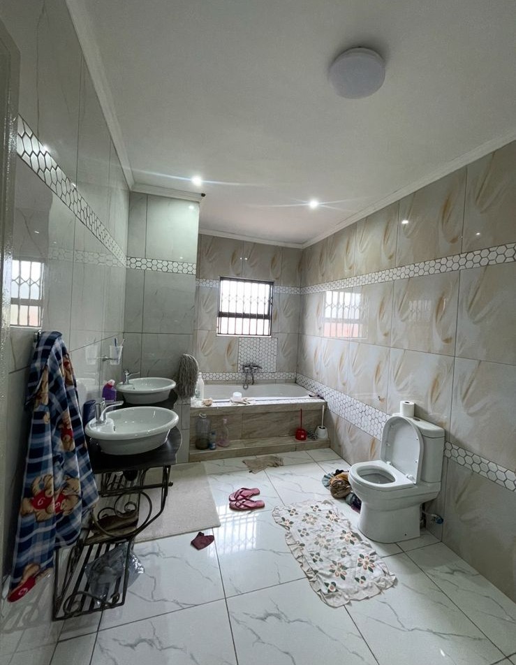 5 Bedroom Property for Sale in Karenpark Gauteng