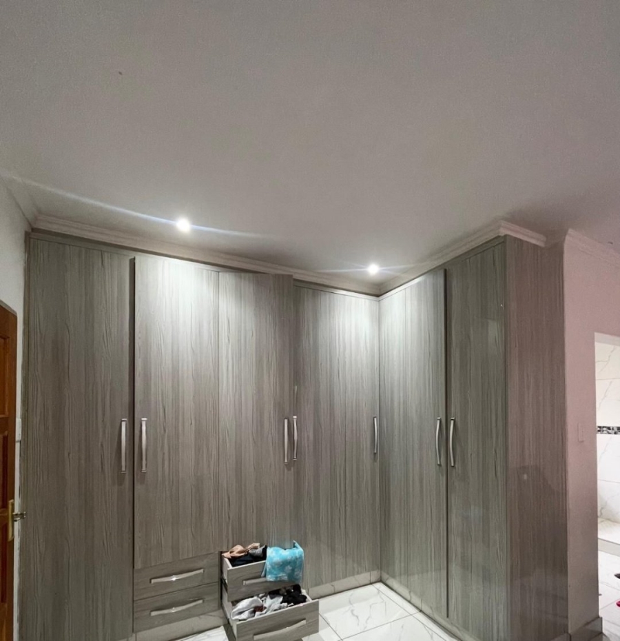 5 Bedroom Property for Sale in Karenpark Gauteng