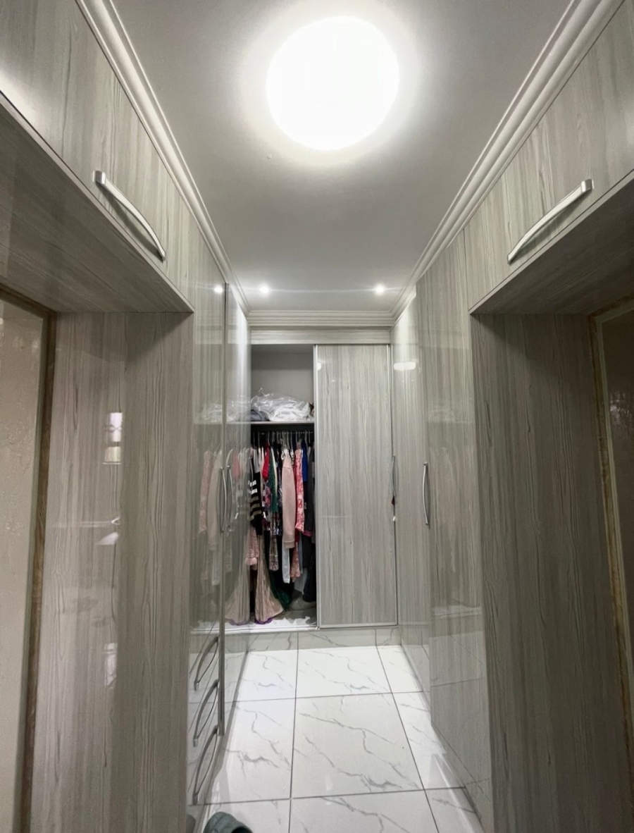 5 Bedroom Property for Sale in Karenpark Gauteng