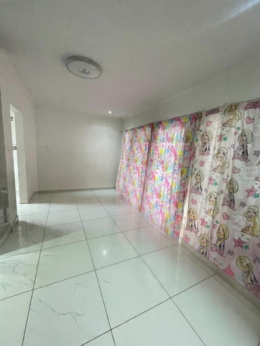 5 Bedroom Property for Sale in Karenpark Gauteng