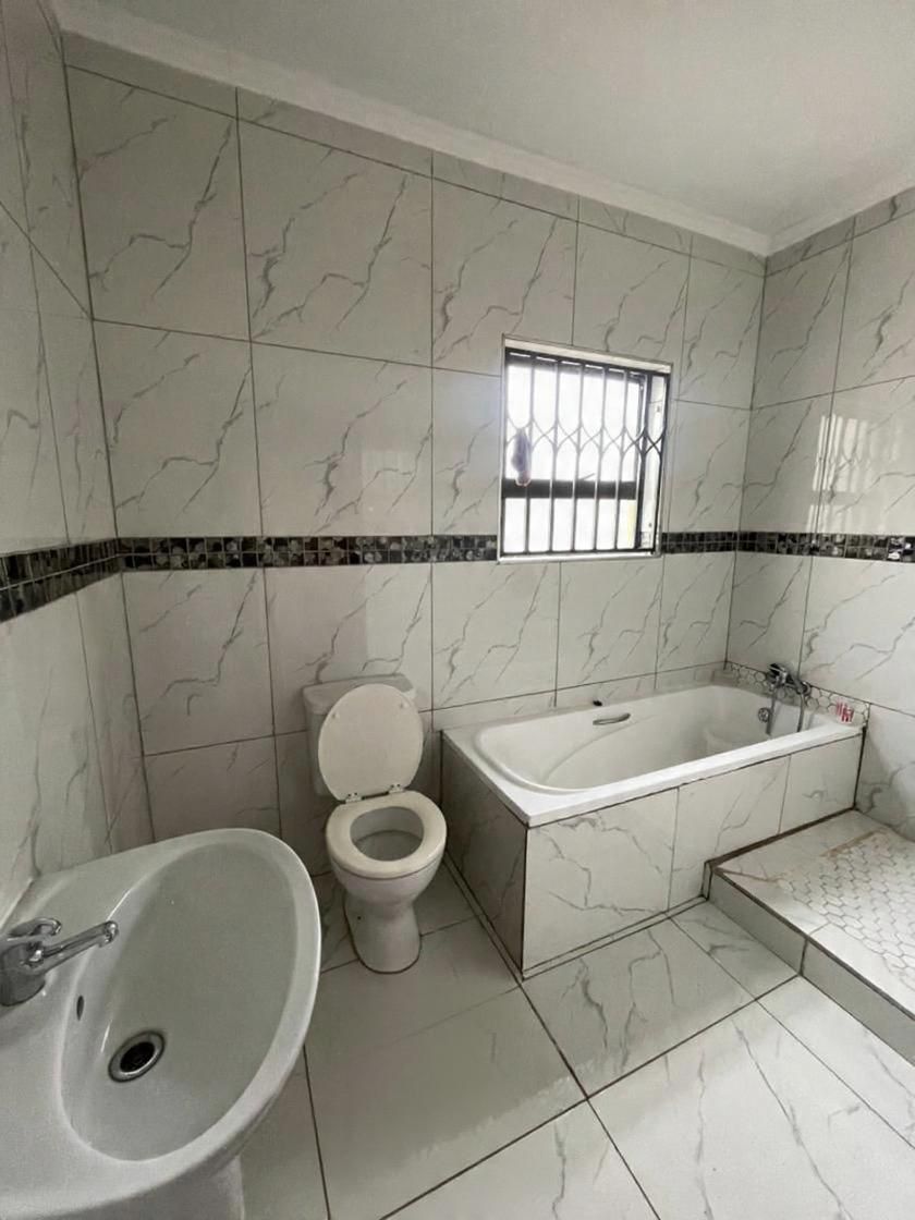 5 Bedroom Property for Sale in Karenpark Gauteng