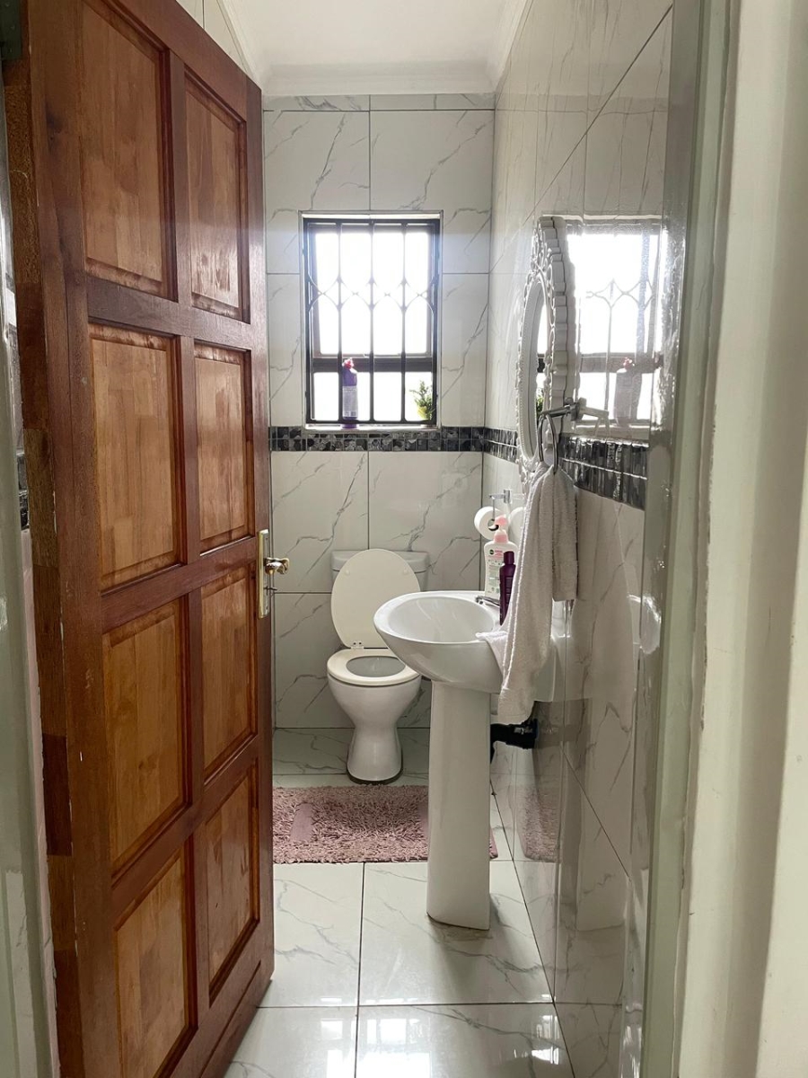 5 Bedroom Property for Sale in Karenpark Gauteng