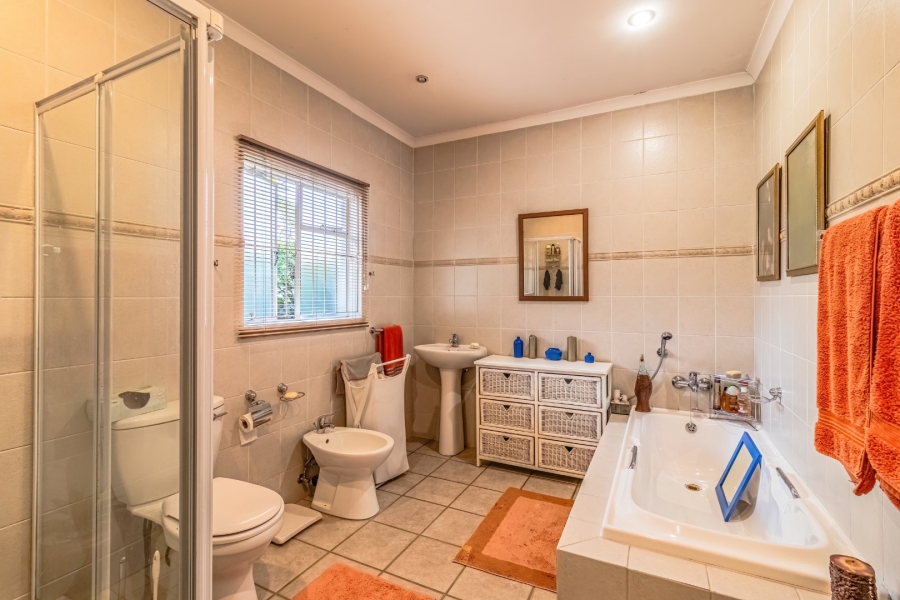 6 Bedroom Property for Sale in Bedfordview Gauteng