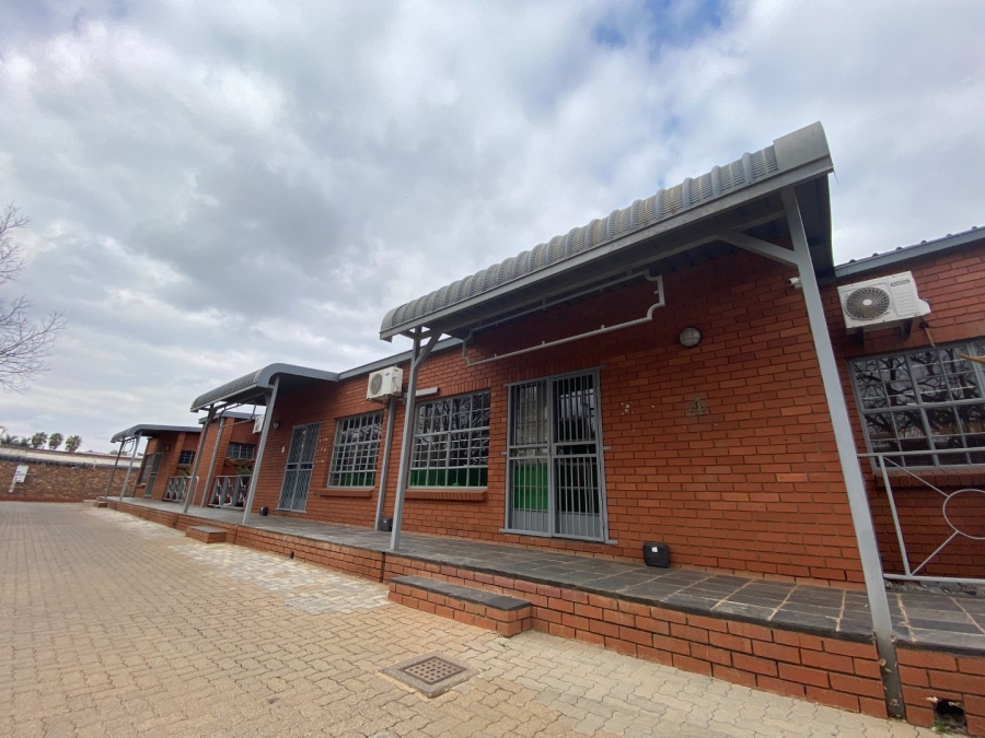To Let Commercial Property for Rent in Hennopspark Industrial Gauteng