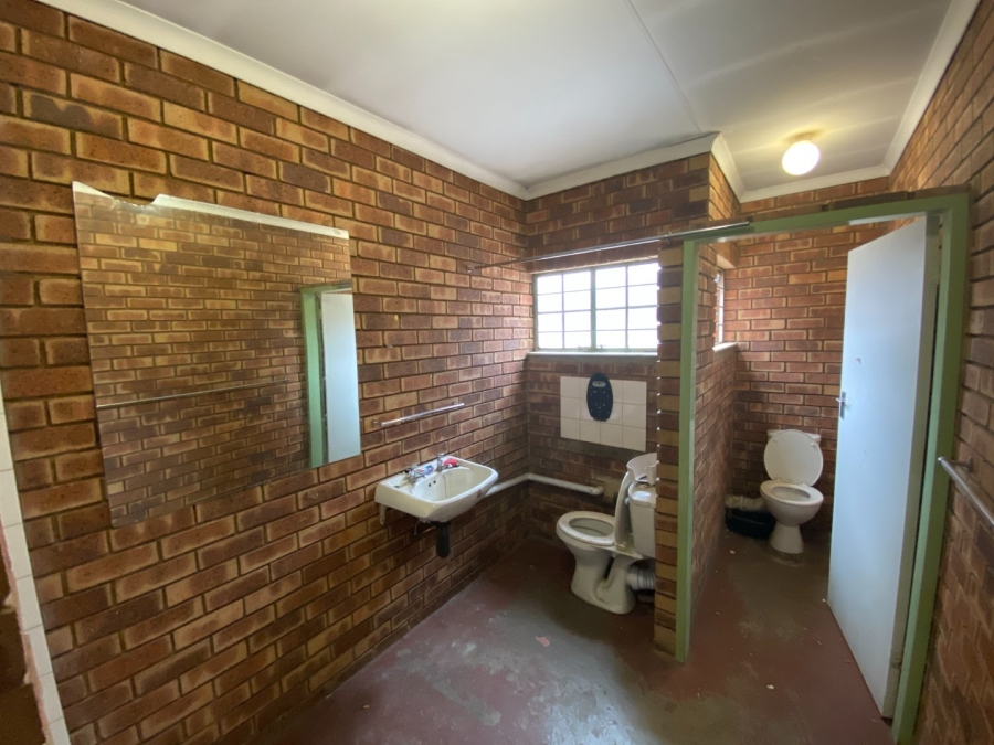 To Let Commercial Property for Rent in Hennopspark Industrial Gauteng