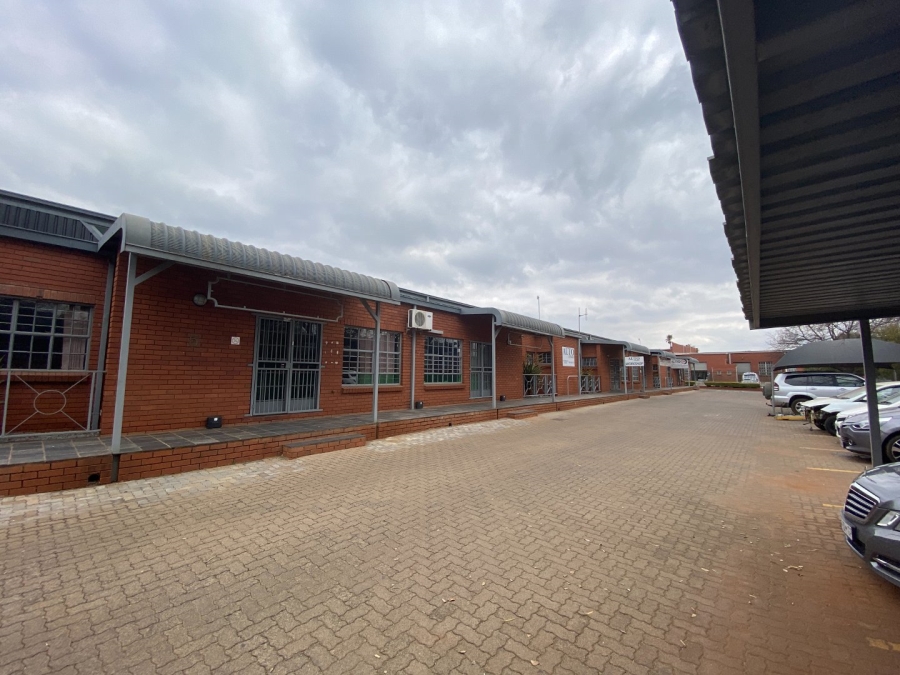 To Let Commercial Property for Rent in Hennopspark Industrial Gauteng