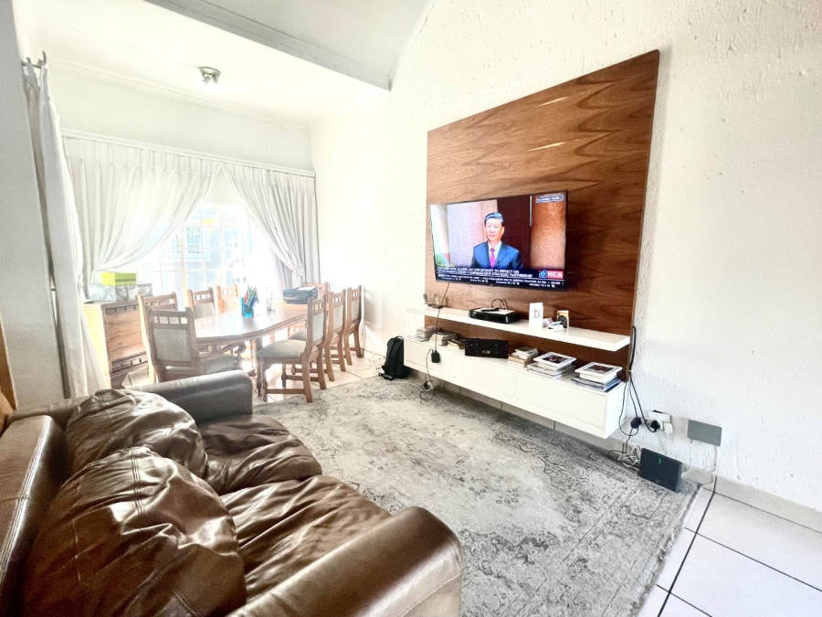 To Let 2 Bedroom Property for Rent in Bassonia Rock Gauteng