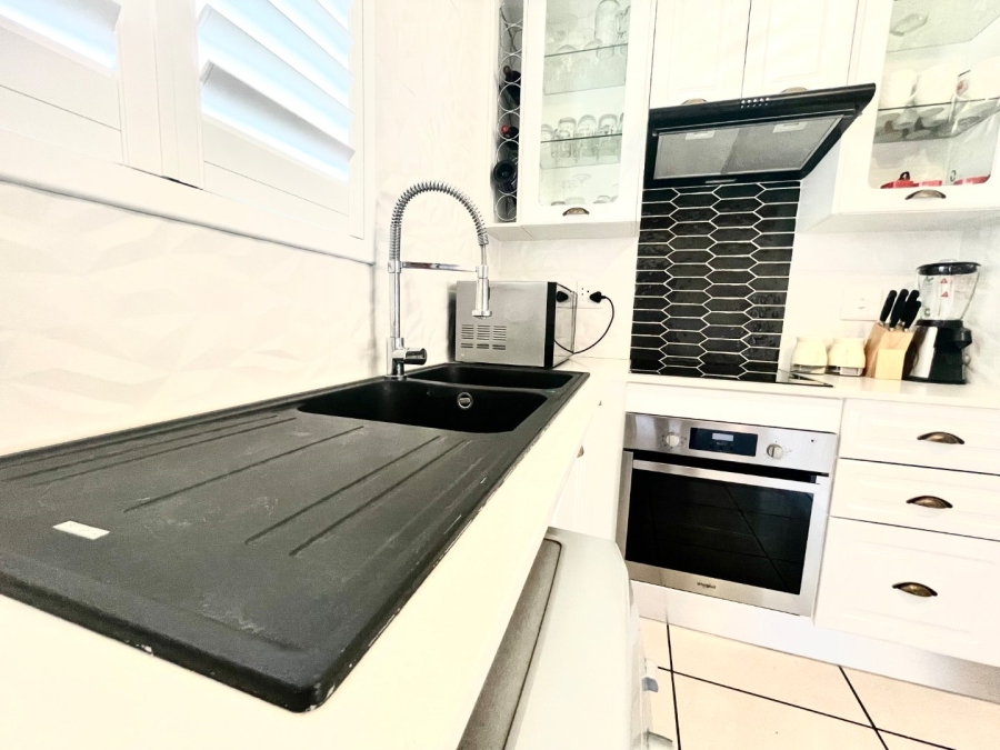 To Let 2 Bedroom Property for Rent in Bassonia Rock Gauteng