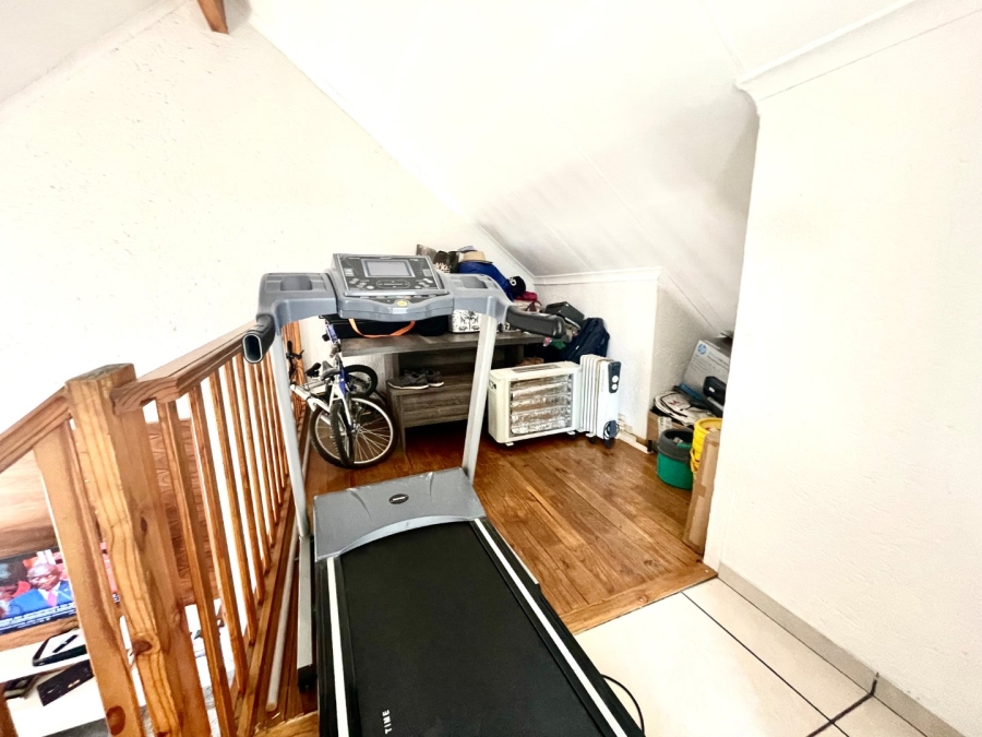 To Let 2 Bedroom Property for Rent in Bassonia Rock Gauteng