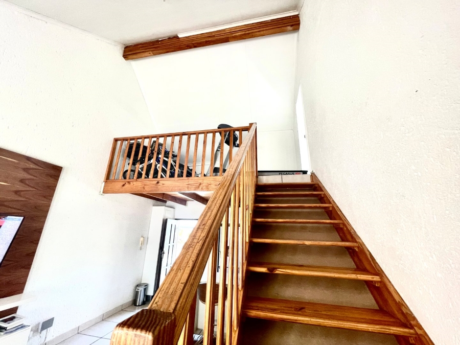 To Let 2 Bedroom Property for Rent in Bassonia Rock Gauteng