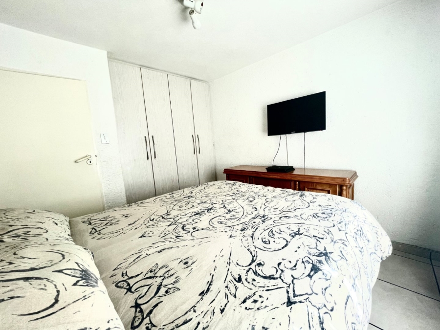 To Let 2 Bedroom Property for Rent in Bassonia Rock Gauteng