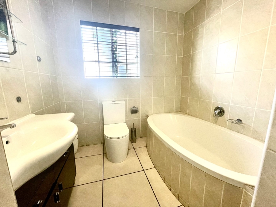 To Let 2 Bedroom Property for Rent in Bassonia Rock Gauteng