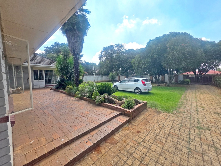 4 Bedroom Property for Sale in Strubenvale Gauteng