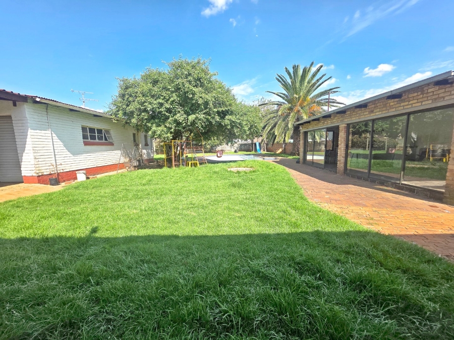 4 Bedroom Property for Sale in Strubenvale Gauteng