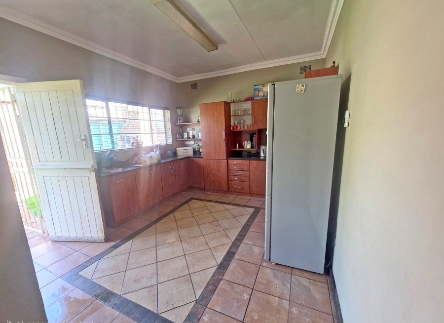 4 Bedroom Property for Sale in Strubenvale Gauteng
