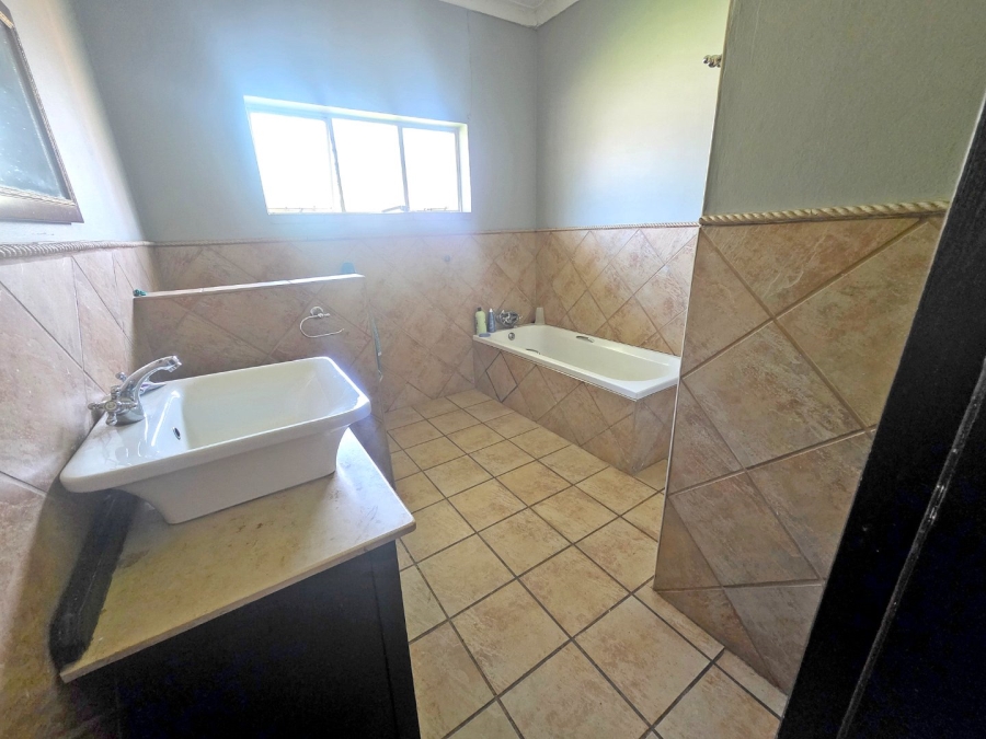 4 Bedroom Property for Sale in Strubenvale Gauteng