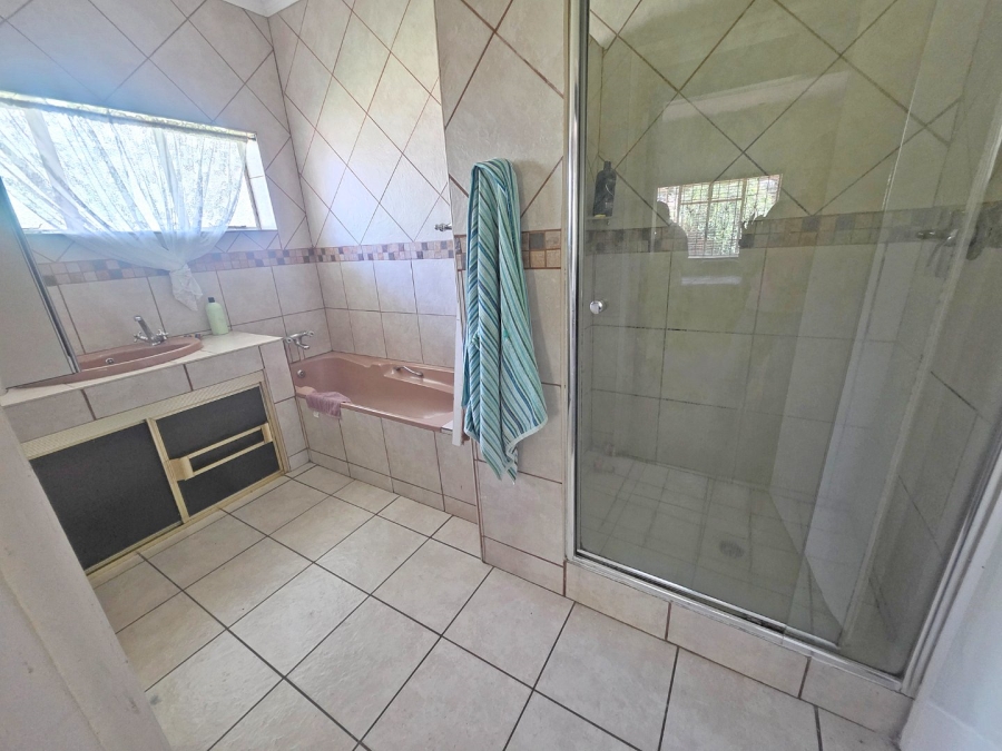 4 Bedroom Property for Sale in Strubenvale Gauteng