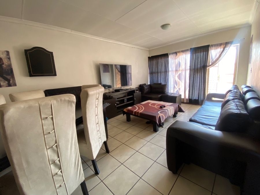  Bedroom Property for Sale in Casseldale Gauteng