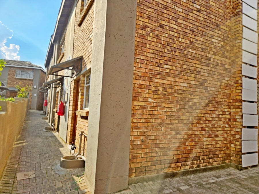 2 Bedroom Property for Sale in Birchleigh Gauteng