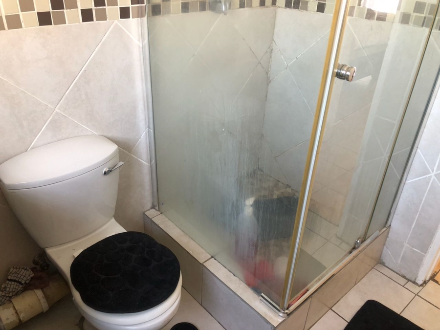 2 Bedroom Property for Sale in Vorna Valley Gauteng