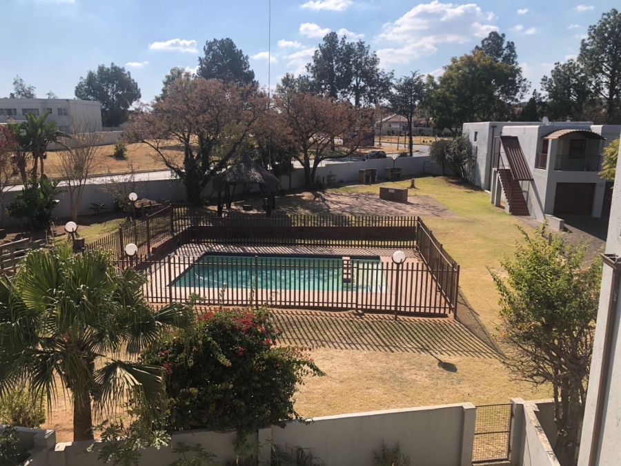 2 Bedroom Property for Sale in Vorna Valley Gauteng