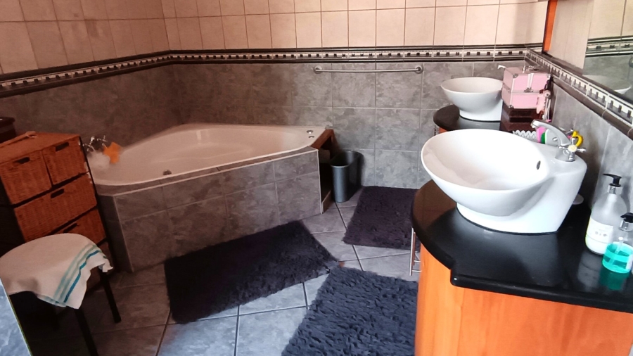 3 Bedroom Property for Sale in Vanderbijlpark SE 2 Gauteng