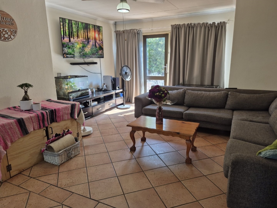 2 Bedroom Property for Sale in Die Hoewes Gauteng