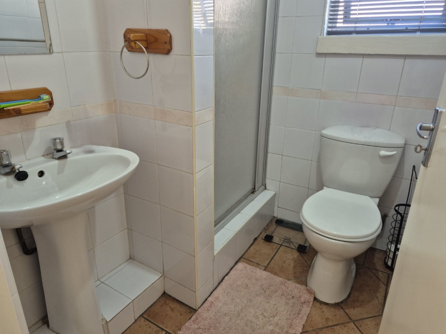 2 Bedroom Property for Sale in Die Hoewes Gauteng