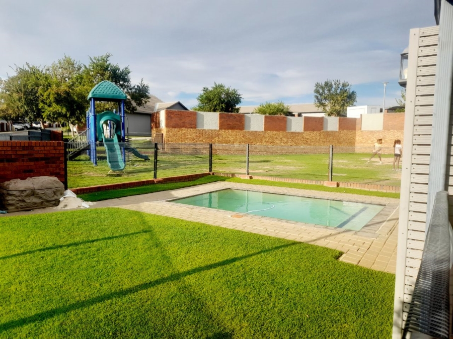 2 Bedroom Property for Sale in Amberfield Gauteng