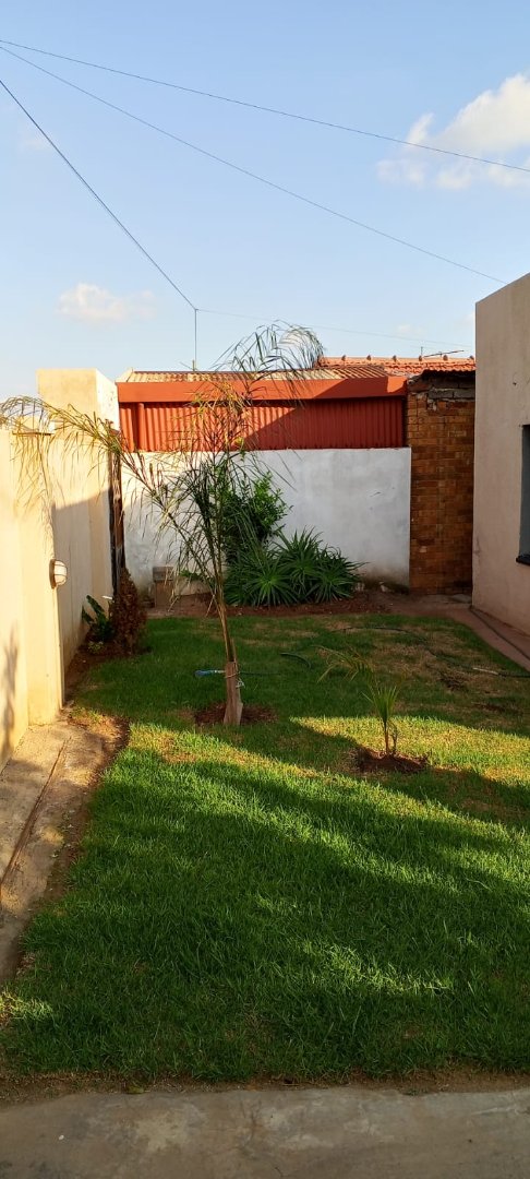 2 Bedroom Property for Sale in Tshongweni Gauteng