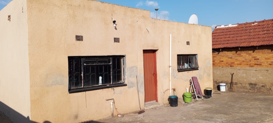 2 Bedroom Property for Sale in Tshongweni Gauteng