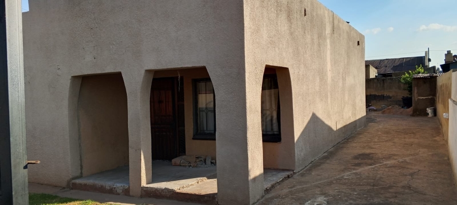 2 Bedroom Property for Sale in Tshongweni Gauteng