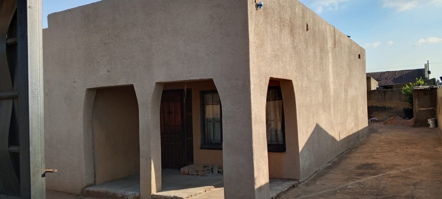 2 Bedroom Property for Sale in Tshongweni Gauteng