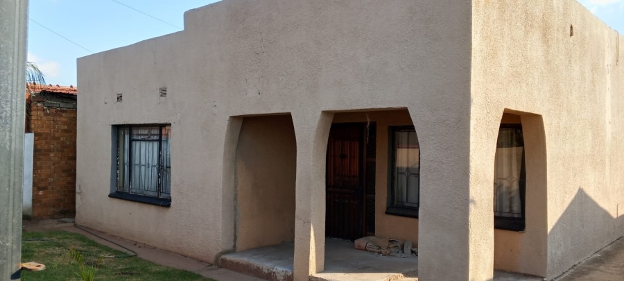 2 Bedroom Property for Sale in Tshongweni Gauteng