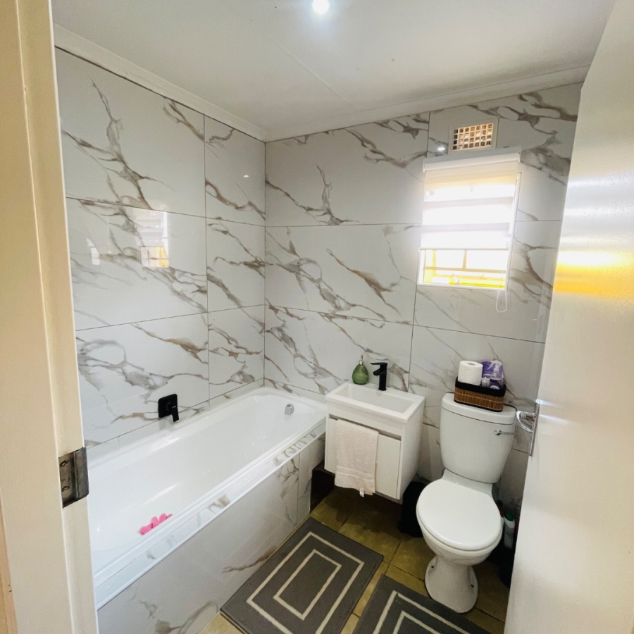 2 Bedroom Property for Sale in Sky City Gauteng