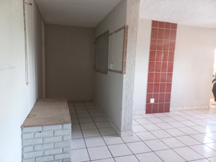 To Let 2 Bedroom Property for Rent in Waverley Gauteng