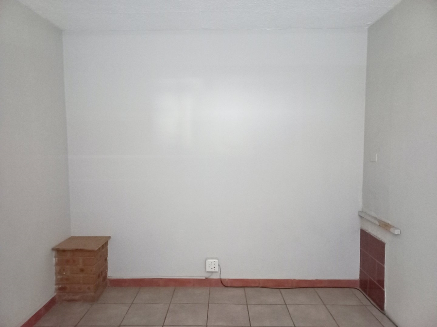 To Let 2 Bedroom Property for Rent in Waverley Gauteng