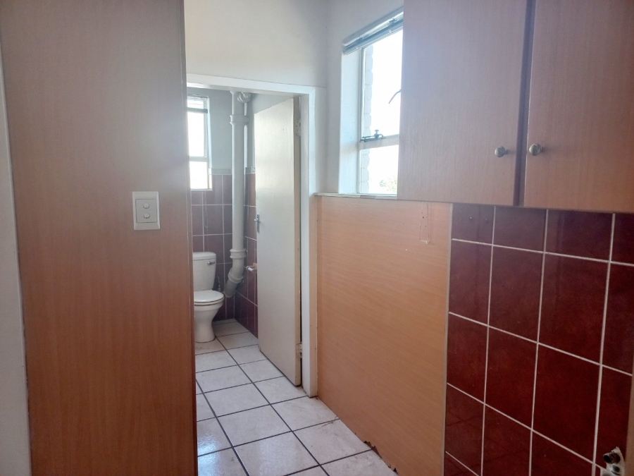 To Let 2 Bedroom Property for Rent in Waverley Gauteng