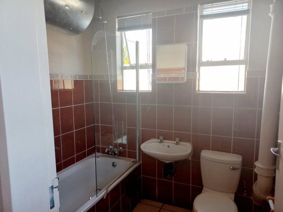 To Let 2 Bedroom Property for Rent in Waverley Gauteng