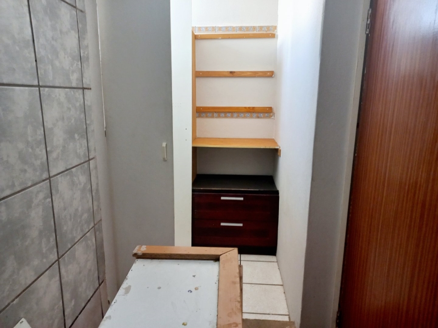 To Let 2 Bedroom Property for Rent in Waverley Gauteng