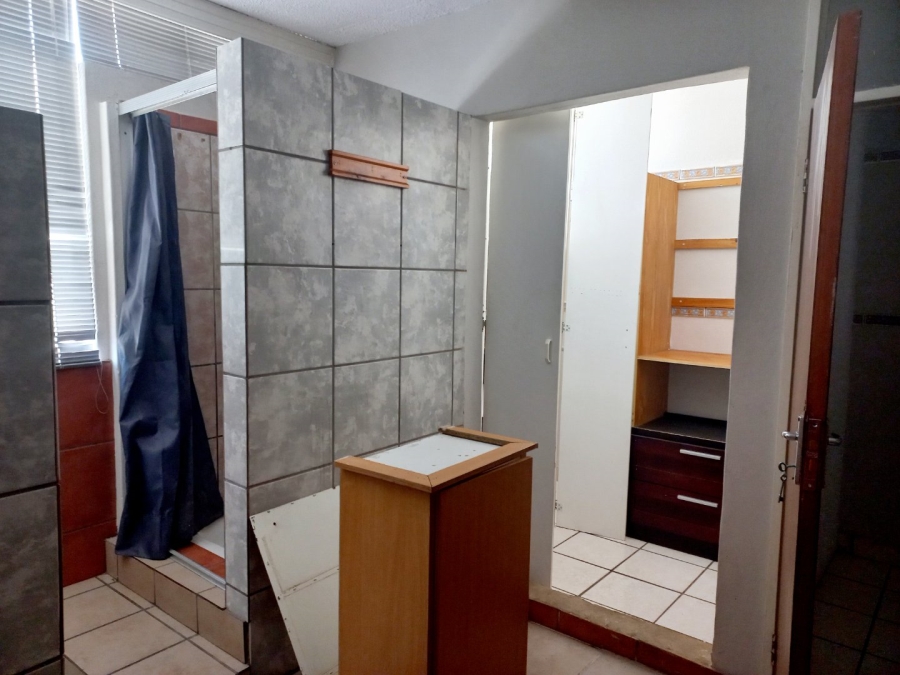 To Let 2 Bedroom Property for Rent in Waverley Gauteng