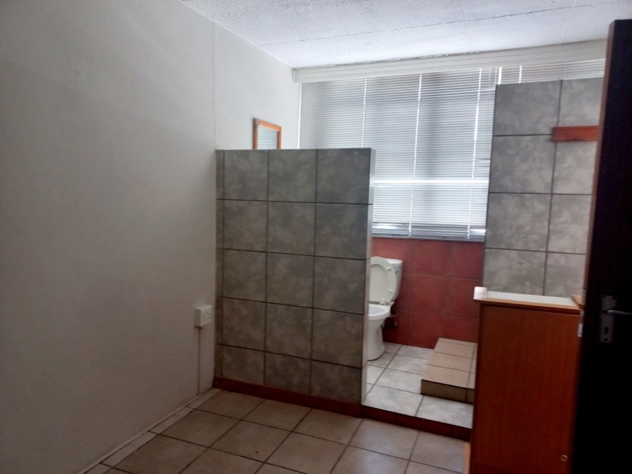 To Let 2 Bedroom Property for Rent in Waverley Gauteng